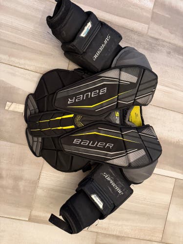 Small Bauer S29 Goalie Chest Protector (Used)