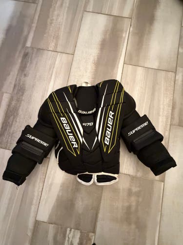 Medium Bauer Supreme S170 Goalie Chest Protector (Used)