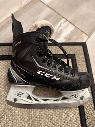 2017 CCM Ribcor 64K Hockey Skates Regular Width Size 2.5 (Used)