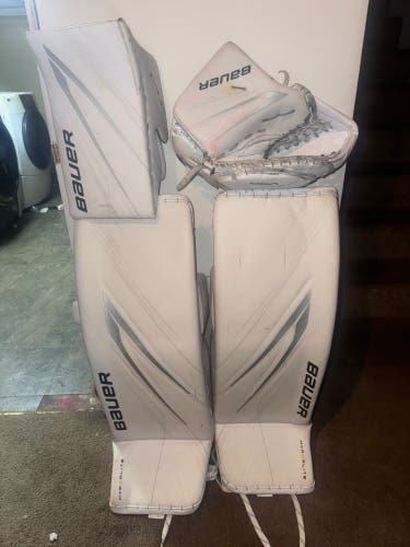 35" 2023 Bauer Hyperlite 2 Regular Goalie Full Set Pro Stock (Used)