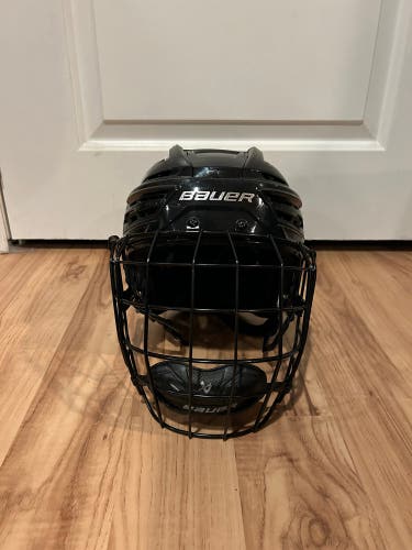 Medium Bauer Re-Akt 155 Helmet (Used)