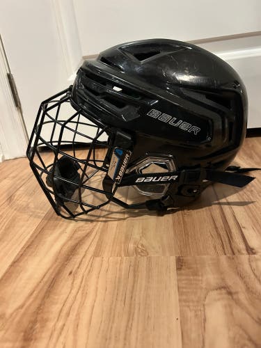 Medium Bauer Re-Akt 155 Helmet (Used)