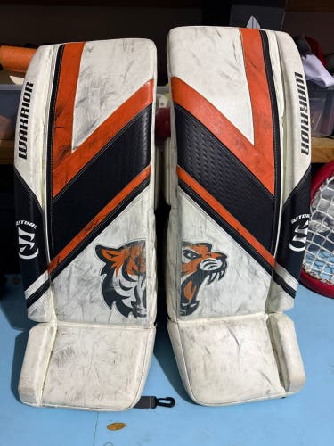 31" Warrior Ritual G6 E+ Goalie Leg Pads (Used)