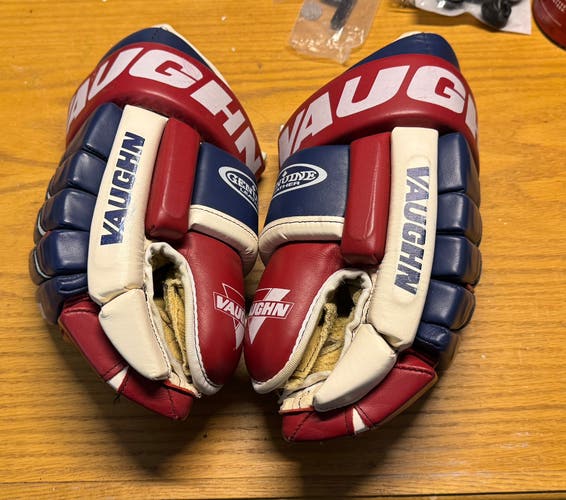 Vaughn Vintage F3500 Gloves 15" (Used)