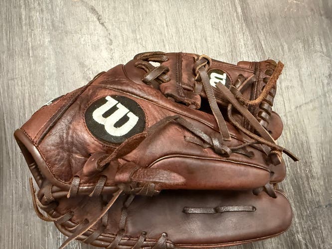 Wilson A950 RH Baseball Glove 11.5" (Used like new)