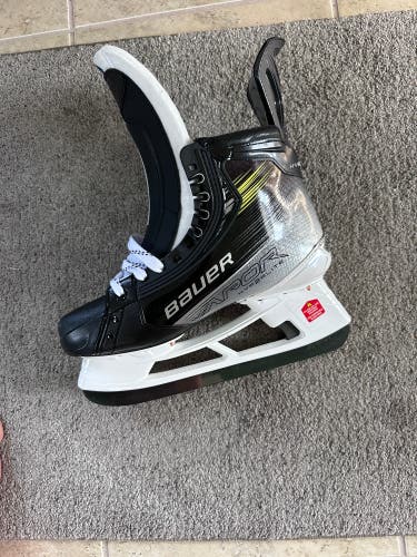 Black/Gray 2023 Bauer Vapor Hyperlite 2 Hockey Skates Regular Width Pro Stock 8 (New)