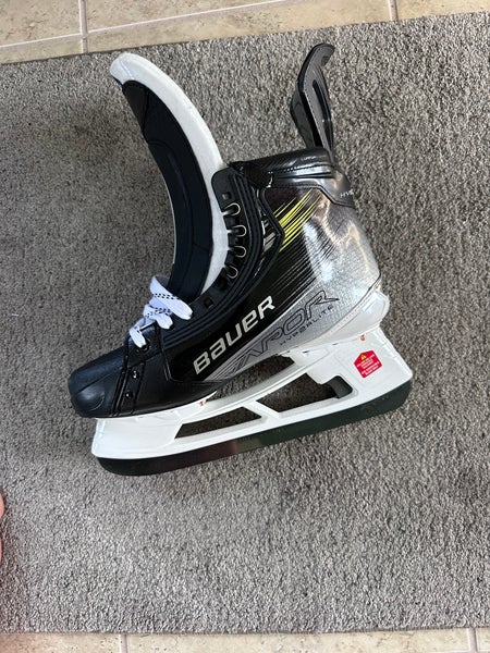 Black/Gray 2023 Bauer Vapor Hyperlite 2 Hockey Skates Regular Width Pro Stock 8 (New)