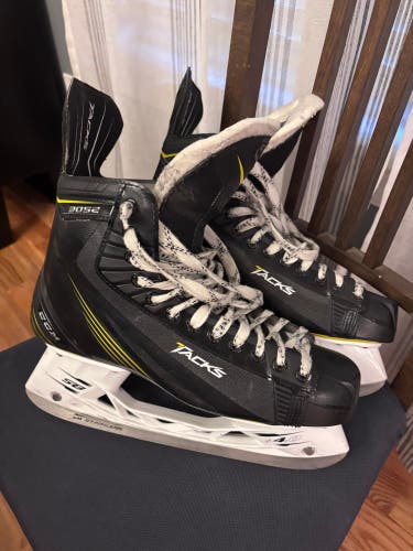 2015 CCM Tacks 3052 Hockey Skates Regular Width 11 (Used)