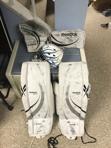 32" + 1" Reebok 7K Full Right Goalie Full Set (Used)