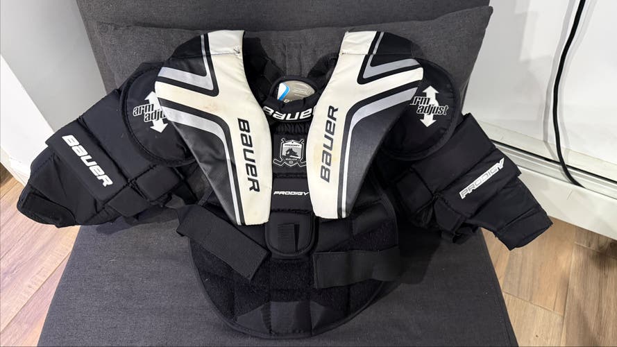 Small / Medium Bauer Prodigy 2.0 Goalie Chest Protector (Used)