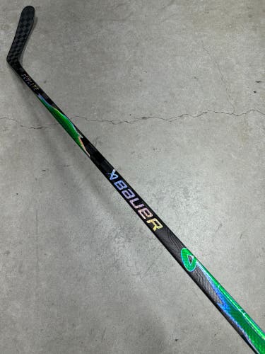 65 Flex Custom P28 Senior Bauer Flylite Right Hand Hockey Stick NHL Pro Stock