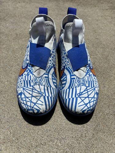 Blue Kids 5.5Y (Big Kids / Youth) Nike Indoor Cleats (Used)