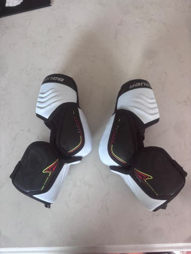 Intermediate Medium Bauer Vapor Flypro Elbow Pads (Used)