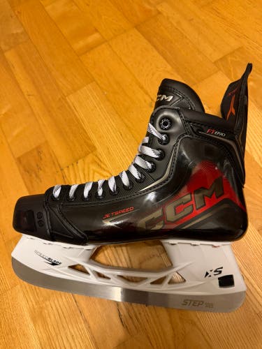 CCM JetSpeed FT890 Hockey Skates Regular Width 9.5 (New)