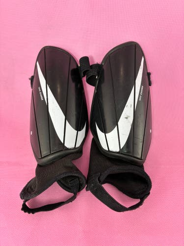 Unisex Medium Nike Charge Shin Guards (Used)