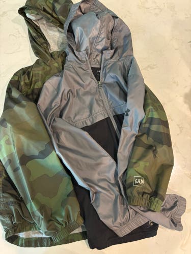 BUNDLE Gray/black Medium Youth Unisex Under Armour light zip up (Used) and Gap Medium Youth zip up