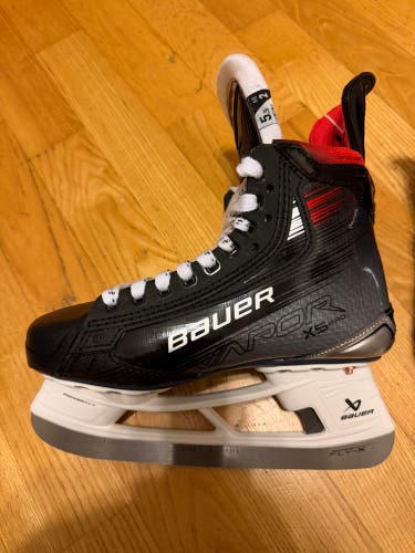 Bauer Vapor X5 Pro Hockey Skates Regular Width Size 5.5 (New)
