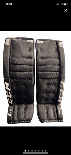 34" CCM Extreme Flex 4.9 Goalie Leg Pads (Used)
