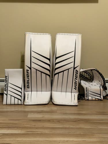 XS 2025 Bauer FlyLite Goalie Leg Pads Pro Stock (Used)