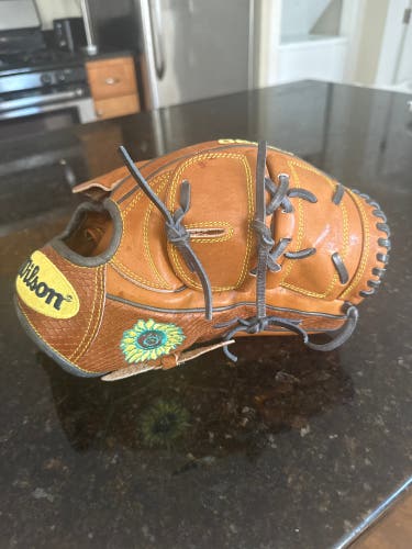 2019 Wilson A2000 RH Pitcher's Baseball Glove 12" (Used)