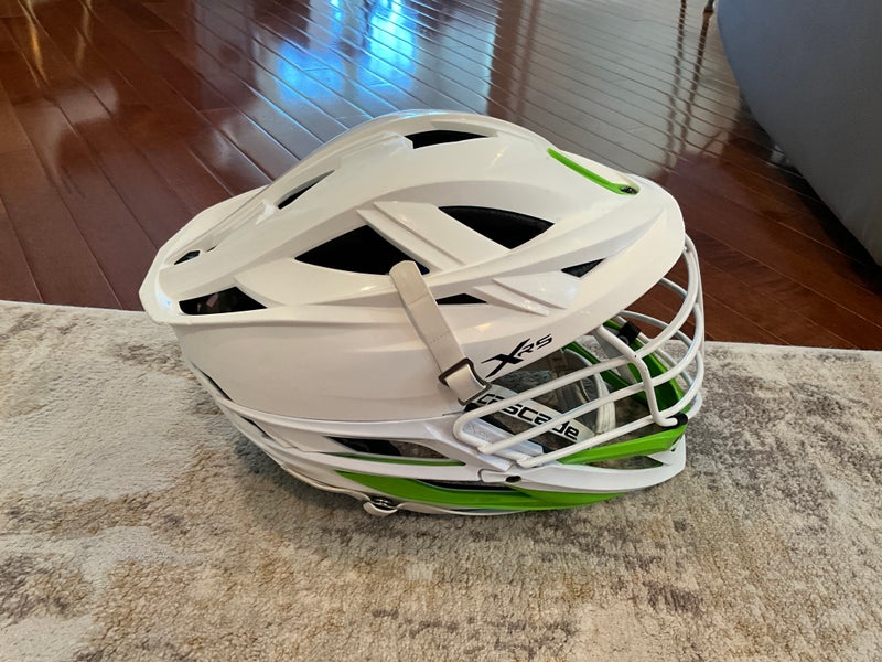 White and Green Cascade XRS Helmet (LIKE NEW!!) SEND OFFERS!! WILLING TO NEGOTIATE!!