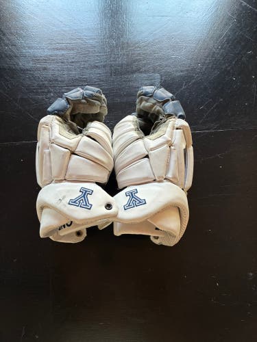 Yale Lacrosse Gloves (Game worn)