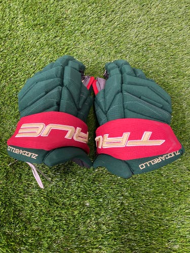 True Catalyst 9x Gloves Pro Stock | Senior Size 13.5"