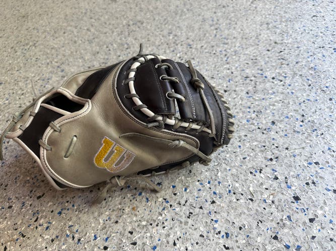 Wilson A2000 RH Catcher's Glove 33.5" (New)