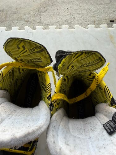 Bauer Supreme M4 Hockey Skates Regular Width Size 1.5 (Used)