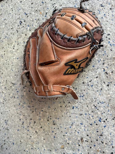 Mizuno Franchise RH Catcher's Baseball Glove 30" (Used)