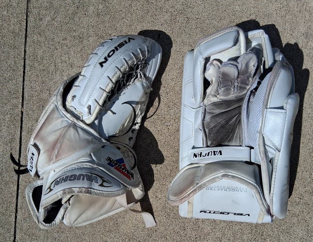 Vaughn SR Regular custom Gloves Set: V10 Pro Carbon blocker and Vision catcher (Used)