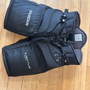 Junior Medium Vaughn Ventus SLR Jr Hockey Goalie Pants (Used)