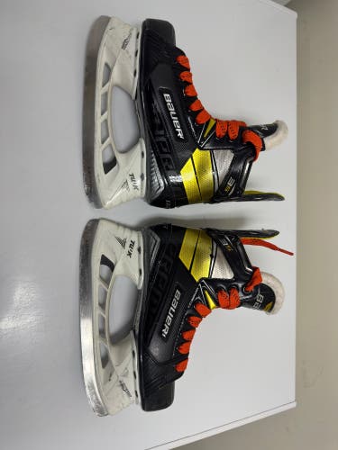 2020 Bauer Supreme 3S Hockey Skates Size 2.5 (Used)
