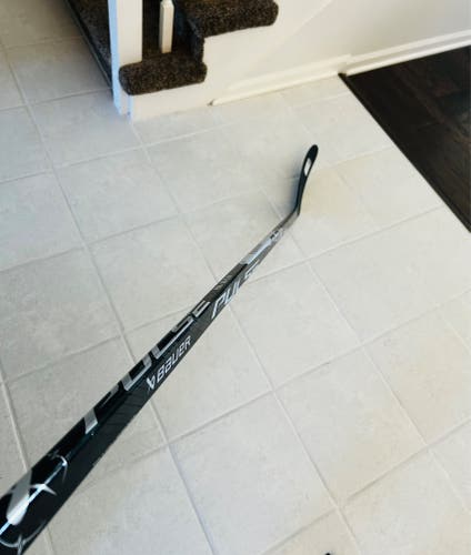 Junior Bauer Pulse LH Hockey Stick P28 55 Flex (New)