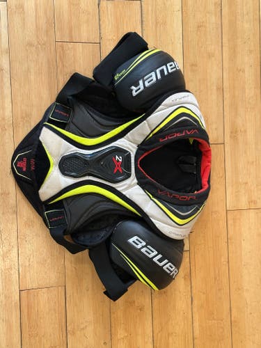 Junior Medium Bauer Vapor 2X Shoulder Pads (Used)