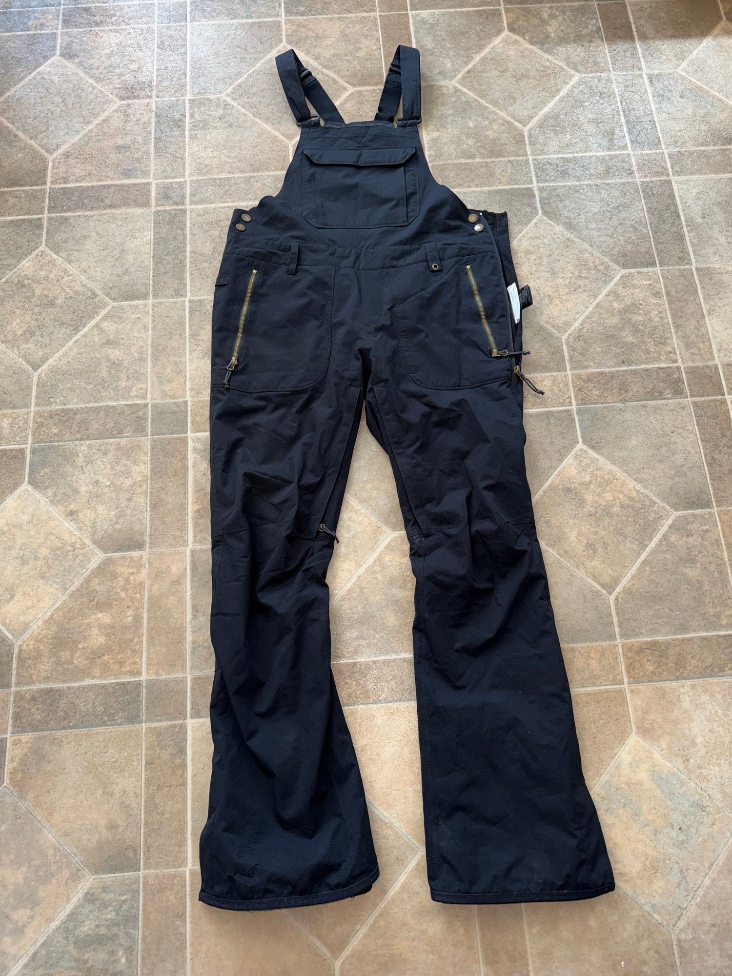 686 - Women's Black Magic Insulated Bib (Used) | SidelineSwap