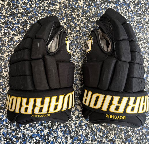BOSTON BRUINS - WARRIOR FRANCHISE 14” GLOVES - PRO STOCK - Boychuk