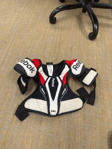Small Junior Reebok 14K Shoulder Pads (Used)