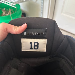Senior Small Bauer Custom Pro Hockey Pants (Used)