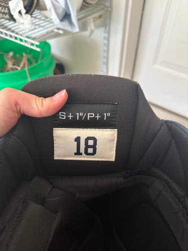 Senior Small Bauer Custom Pro Hockey Pants (Used)