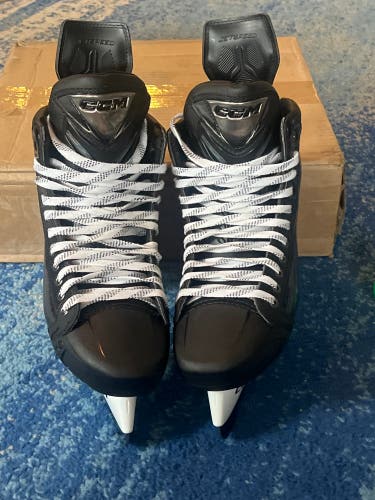Black 2025 CCM JetSpeed FT8 Pro Hockey Skates Regular Width Pro Stock 10.5 (New)