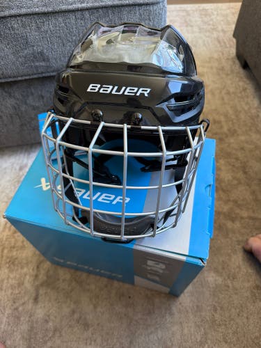 Large Bauer Re-Akt 55 Helmet (New)