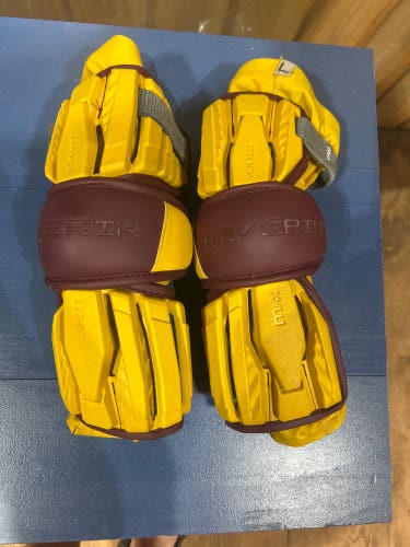 Maverick Max Arm Guards 2028 Model lightly used (Size Large)