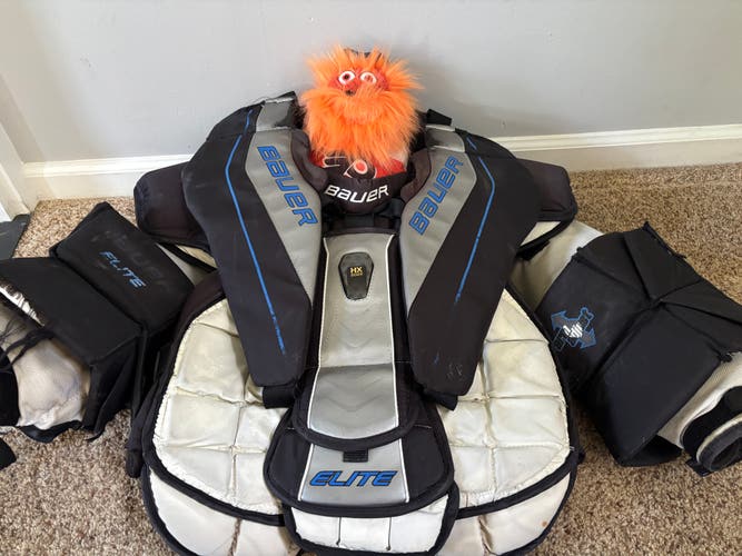 Medium Bauer Elite Goalie Chest Protector (Used)