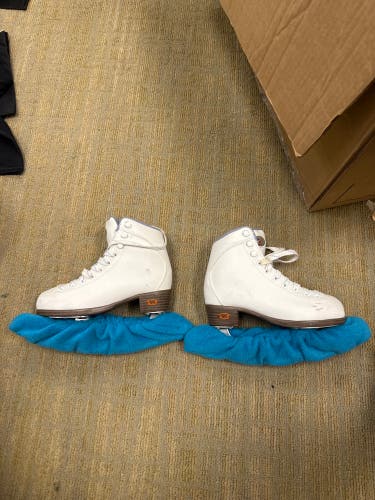 Riedell Figure Skates Junior 1 (Used)