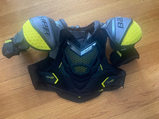 Intermediate Large Bauer Supreme Ultrasonic Shoulder Pads (Used)