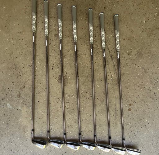 Wilson Launch Pad 2 RH 5-PW, GW Stiff Flex KBS Max Ultralite