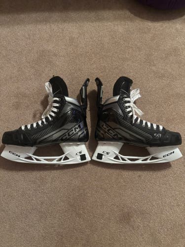 Black 2022 CCM AS-V Pro Hockey Skates Pro Stock 8.5 (New)