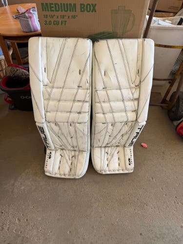 34" True Catalyst 9X3 Goalie Leg Pads (Used)