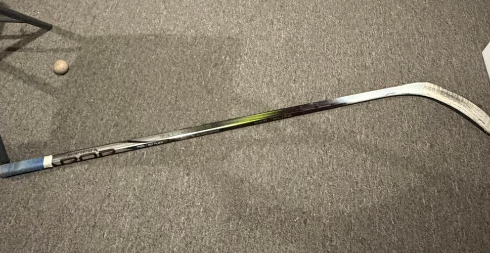 Junior Bauer Vapor Hyperlite 2 Left Hand Hockey Stick P28 50 Flex (Used)